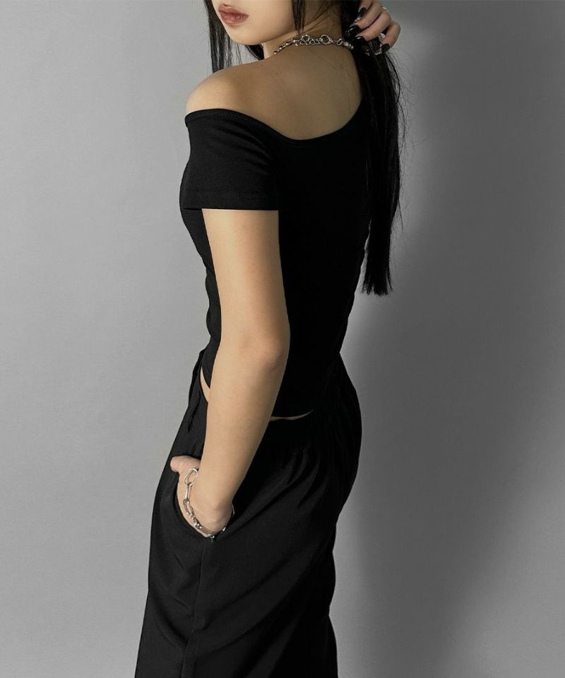 One shoulder cup in tops