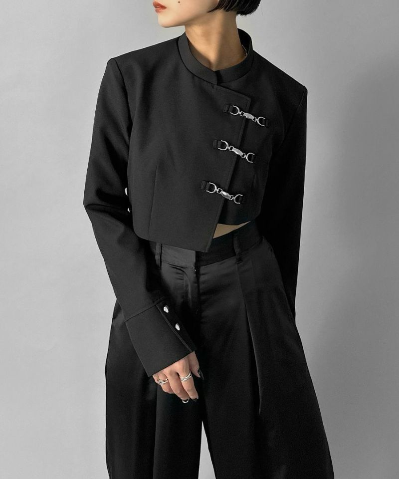 Hook design asymmetric jacket