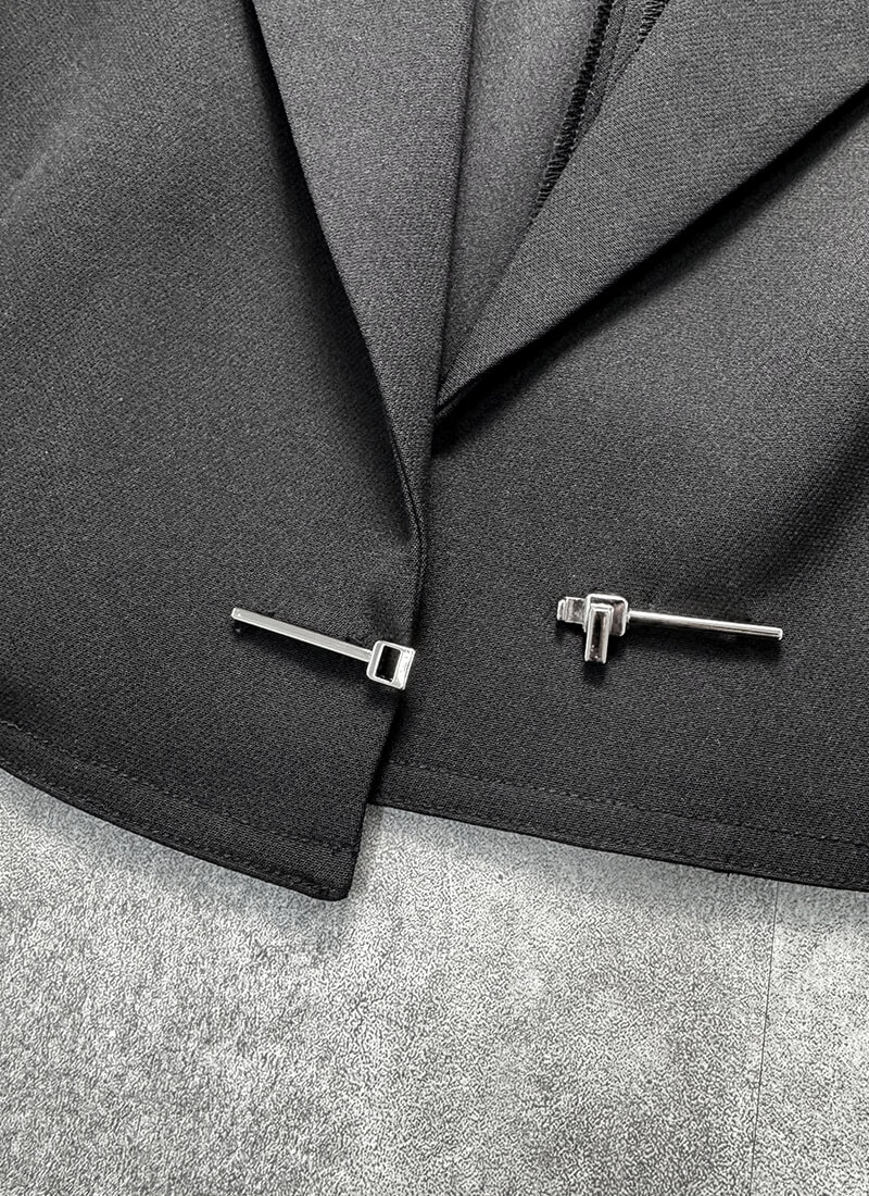 Pin design cropped jacket