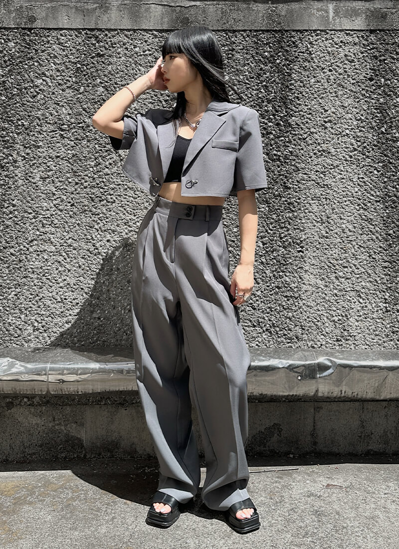 Design hook cropped jacket