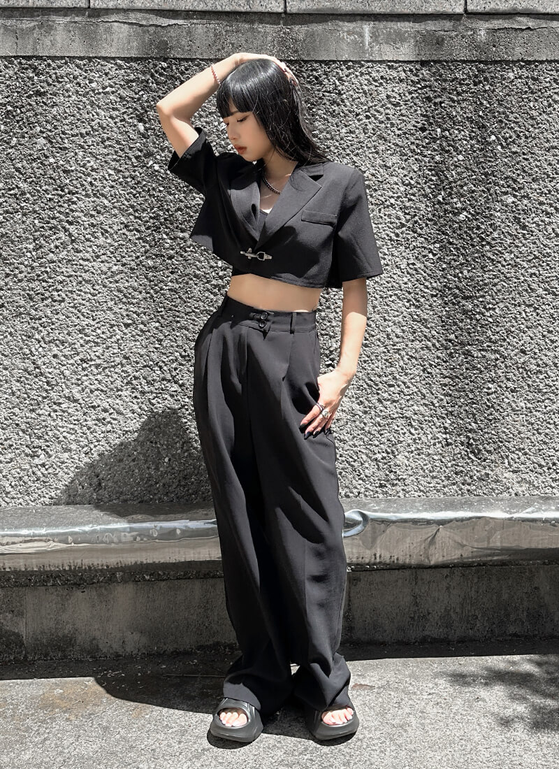 Design hook cropped jacket