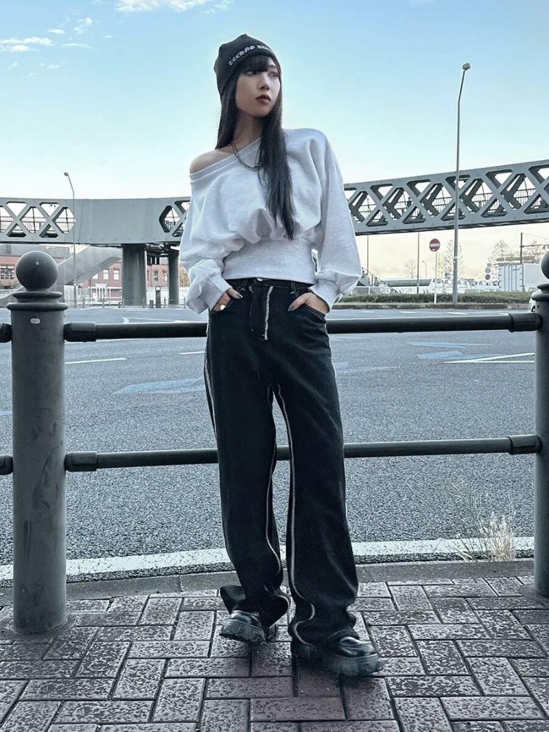 Bicolor stitch denim pants